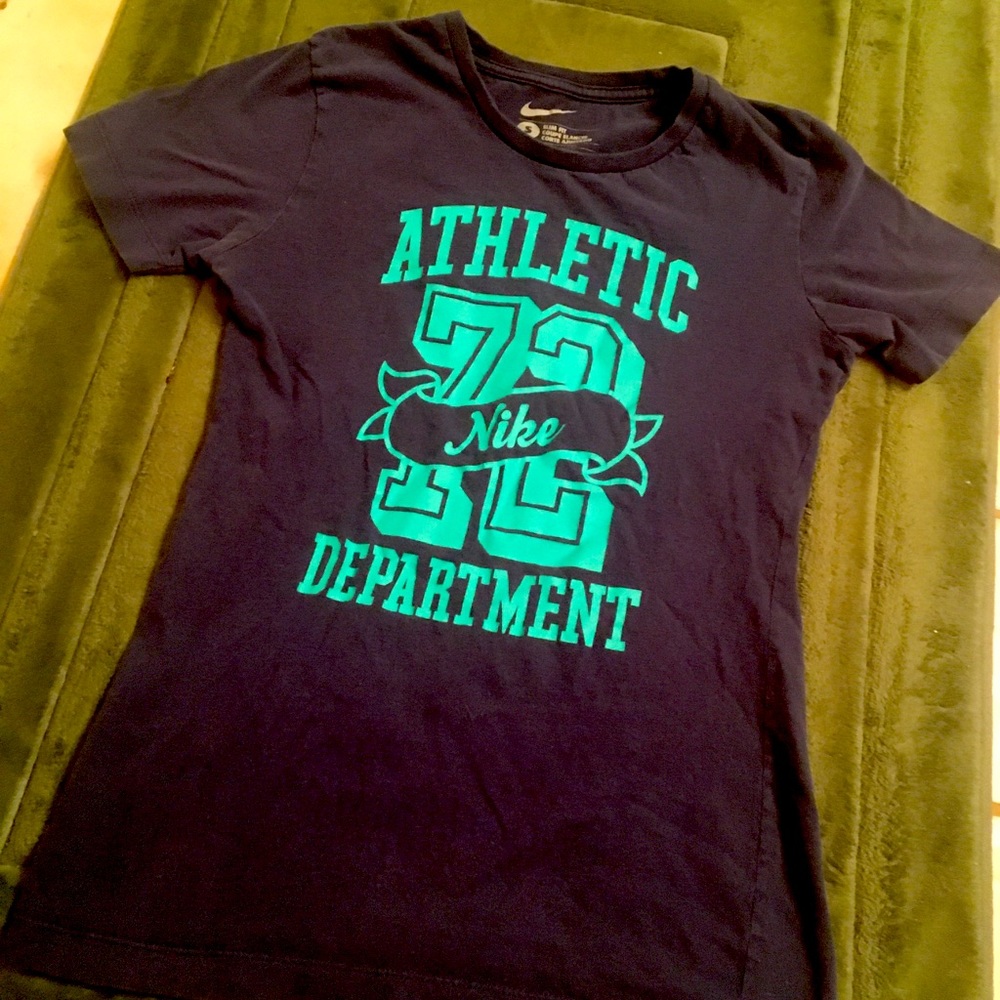 NIKE top size S